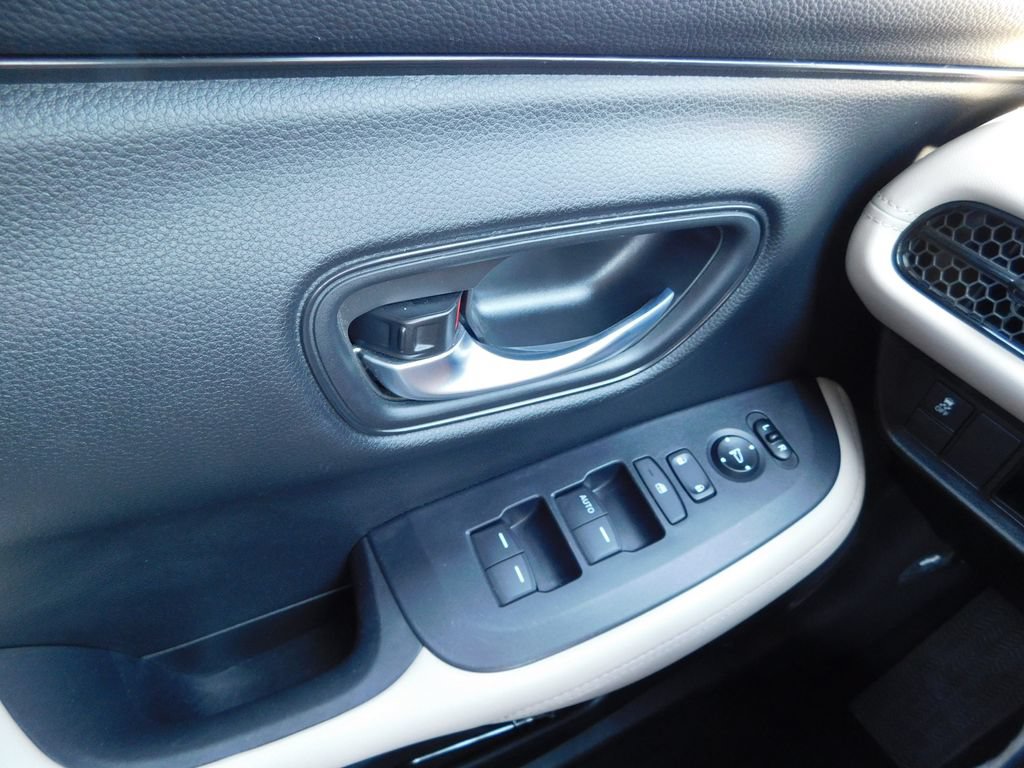 Certified 2024 Honda HR-V LX image 25