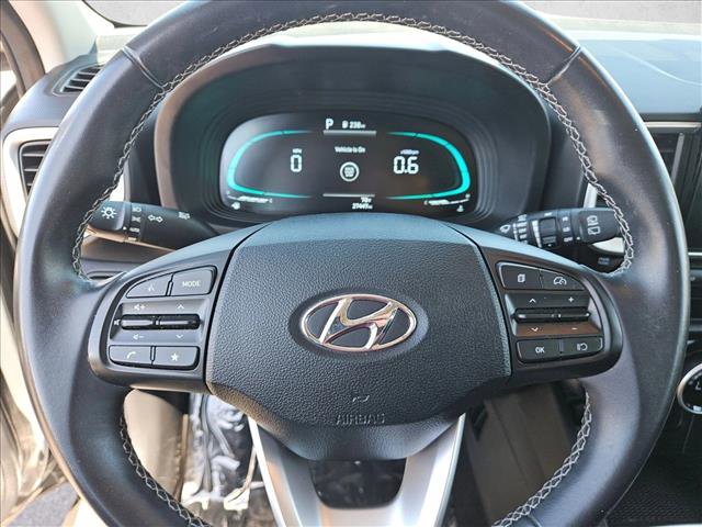 Certified 2025 Hyundai Venue SEL image 19