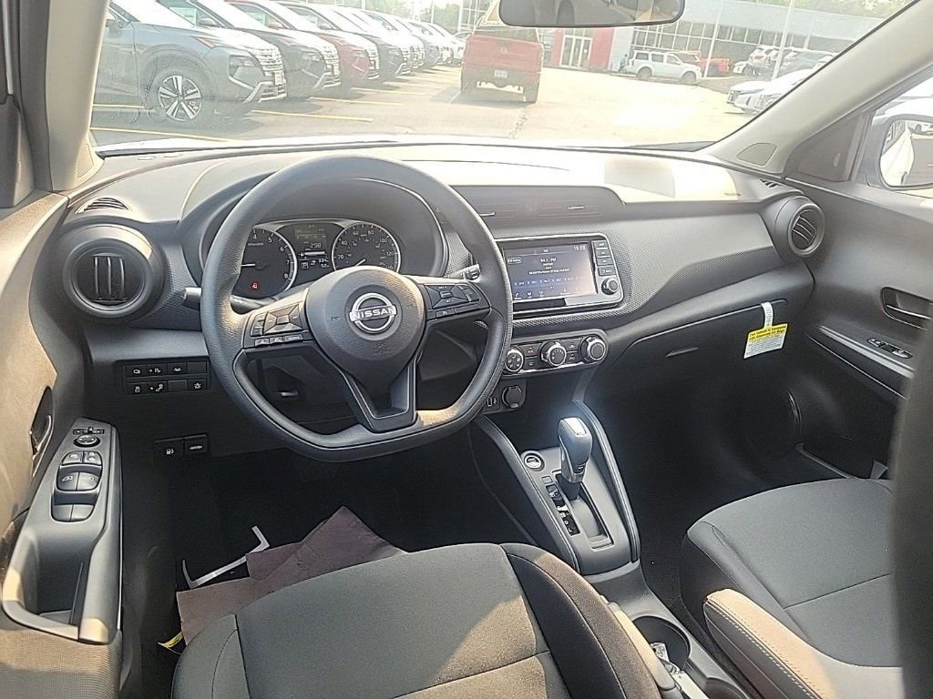 Used 2025 Nissan Kicks Play S image 10