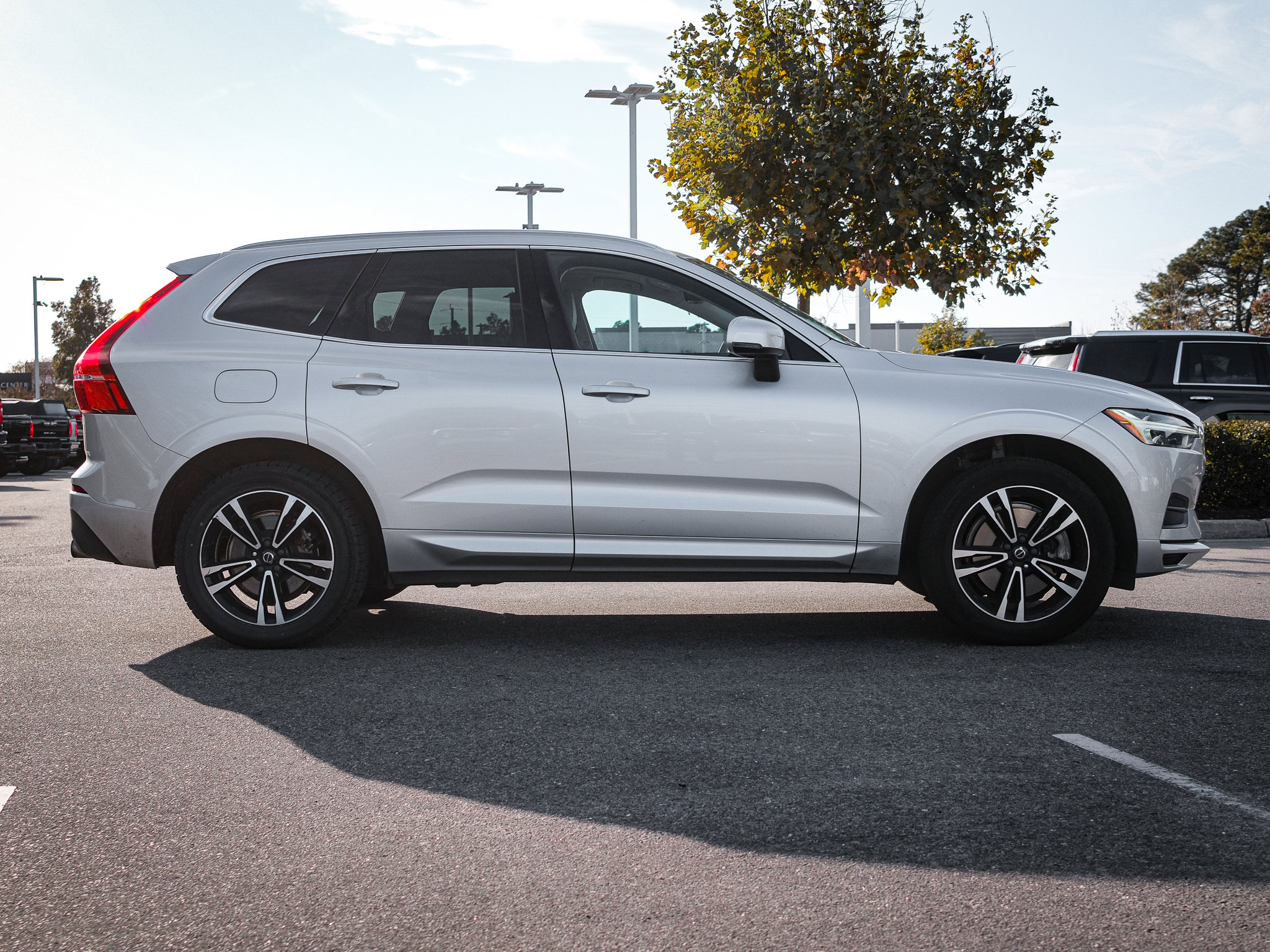 Used 2020 Volvo XC60 T6 Momentum image 11