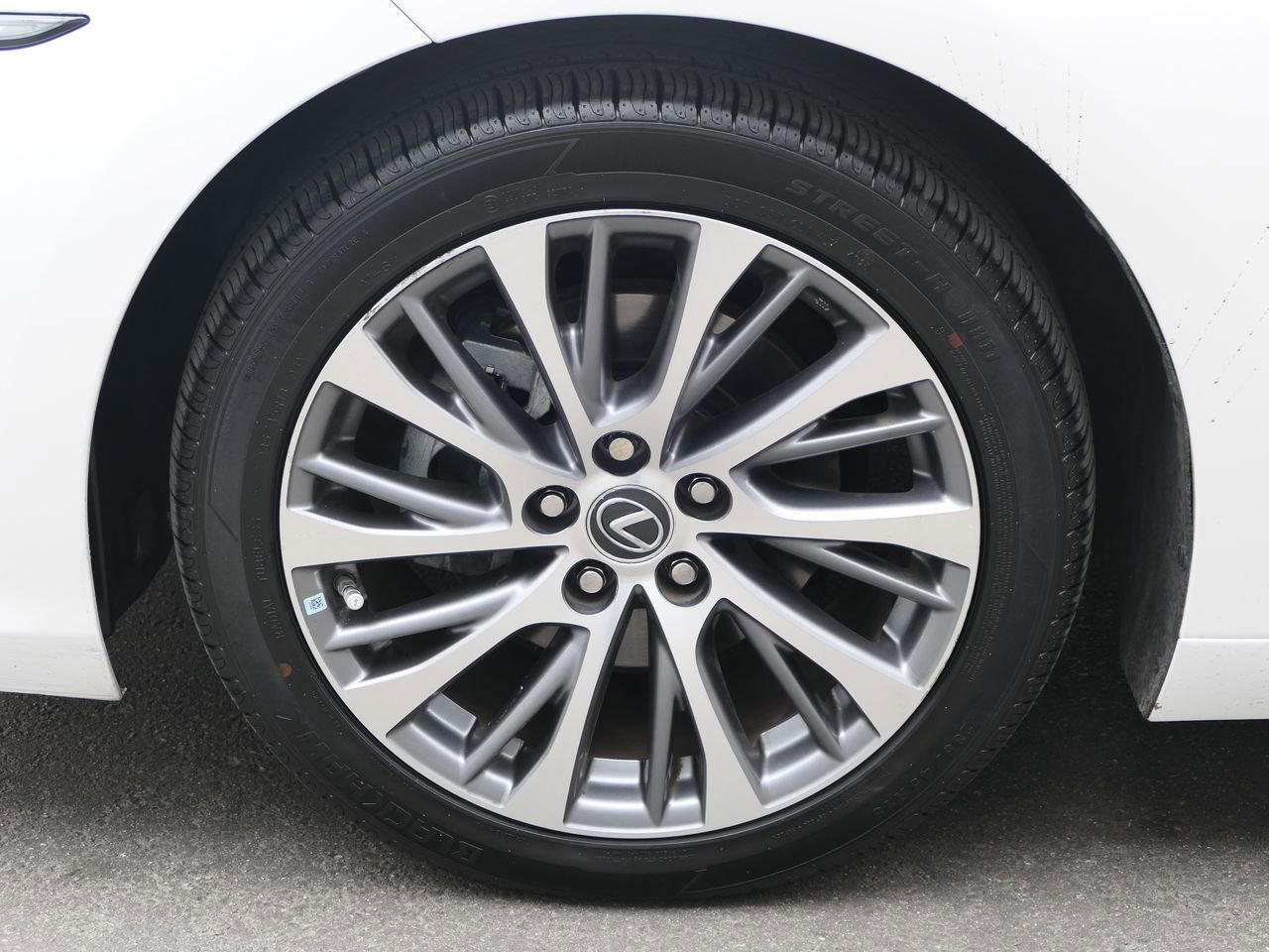 Used 2020 Lexus ES 350 w/ Premium Package FWD image 10