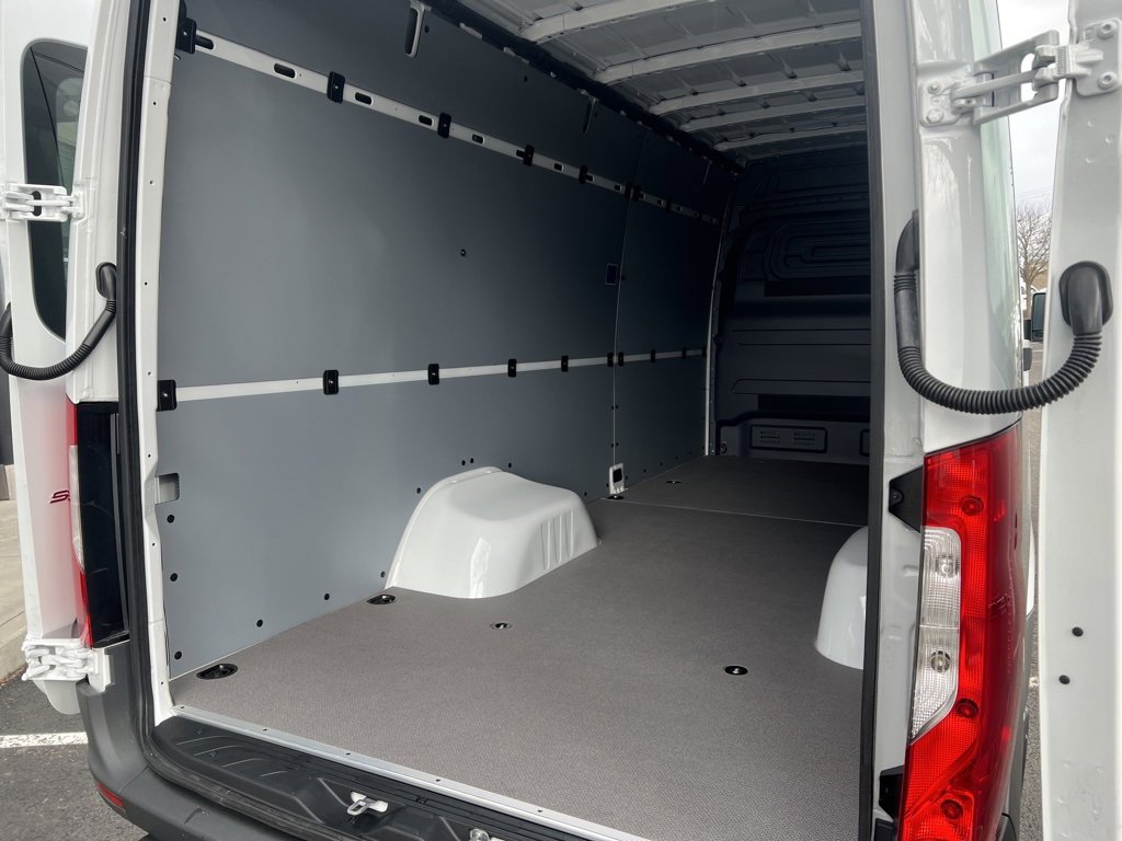 Used 2024 Mercedes-Benz Sprinter 4500 image 15