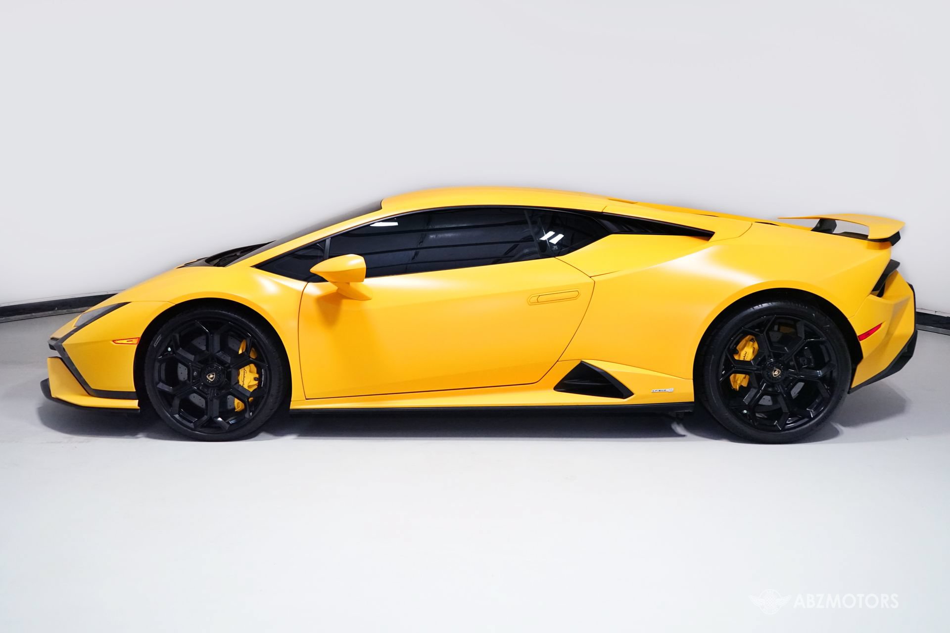 Used 2023 Lamborghini Huracan Tecnica RWD image 5