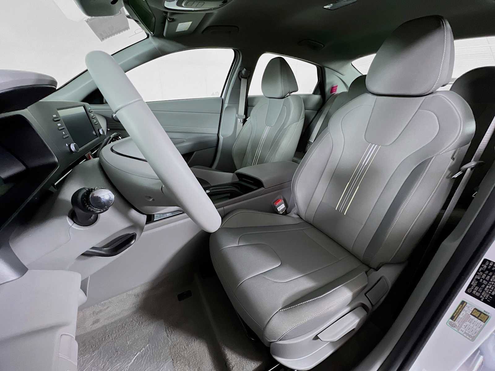 Certified 2025 Hyundai Elantra Sport image 12