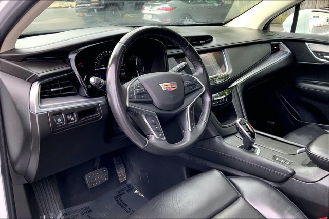 Used 2018 Cadillac XT5 Luxury w/ Driver Awareness Package AWD/4WD image 14