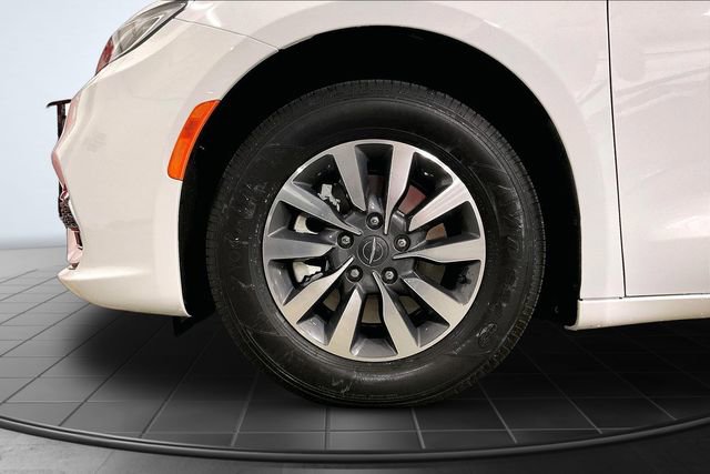 Used 2024 Chrysler Pacifica Limited FWD image 9