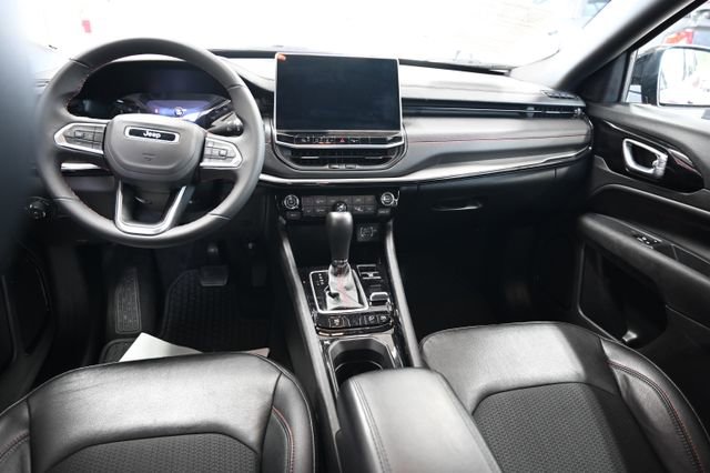 Used 2025 Jeep Compass Trailhawk AWD/4WD image 13