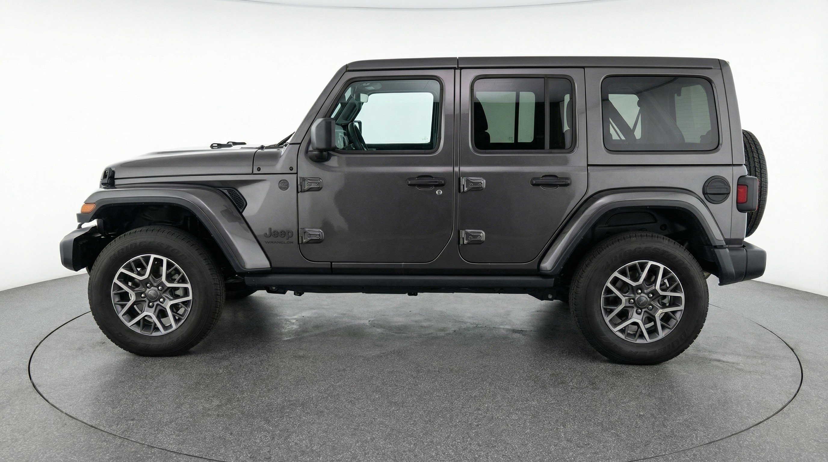 Used 2025 Jeep Wrangler Sahara image 5