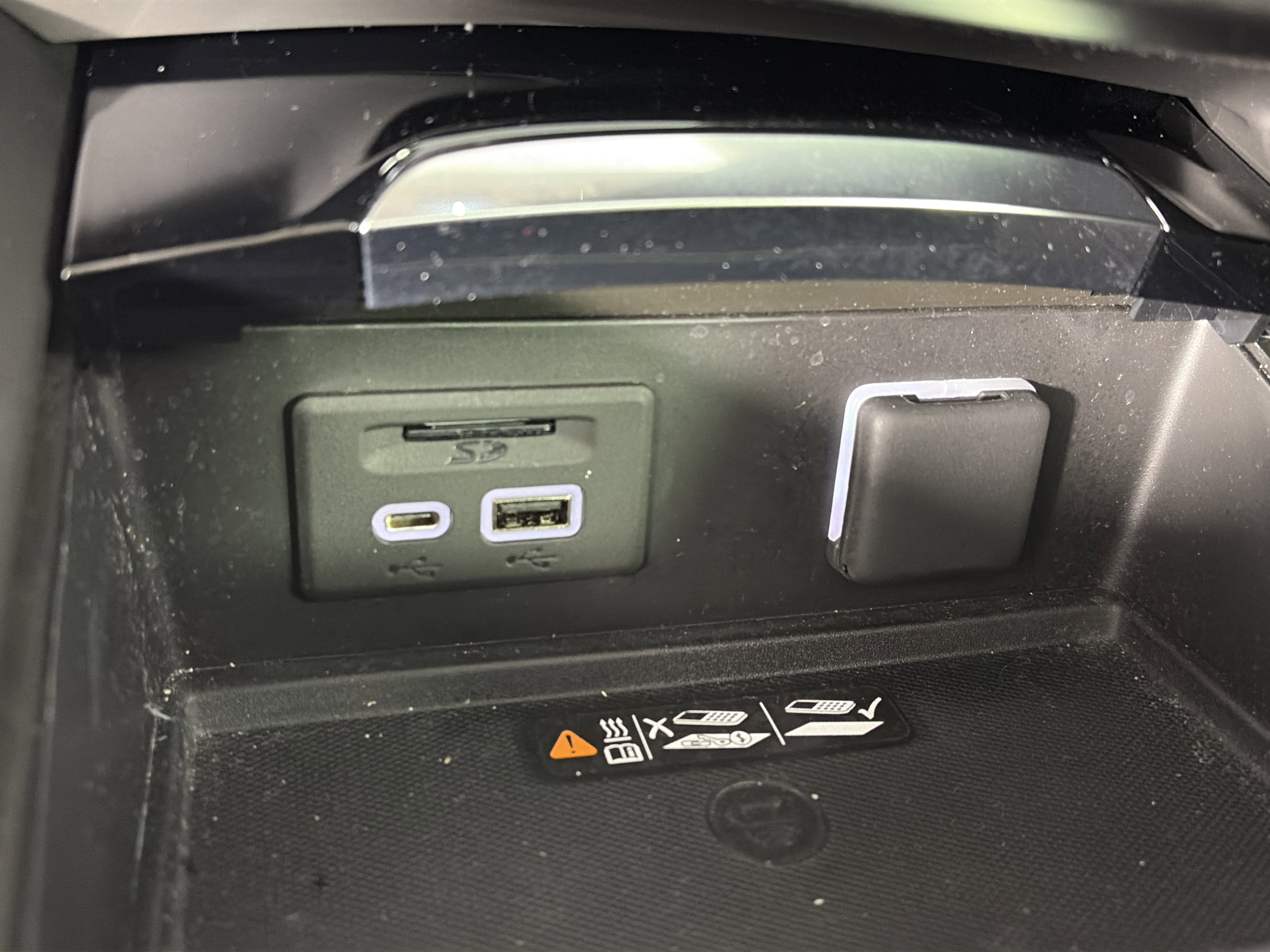 Used 2023 Buick Envision Avenir image 29