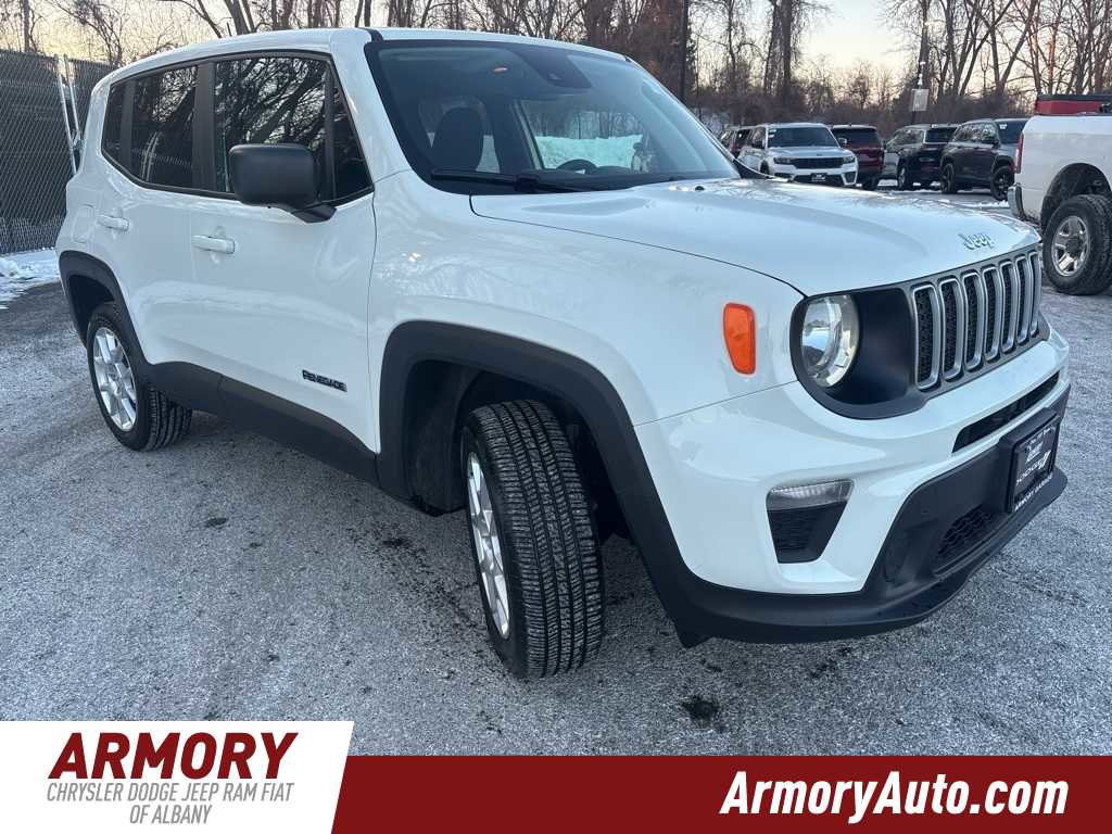 Used 2023 Jeep Renegade Latitude image 3