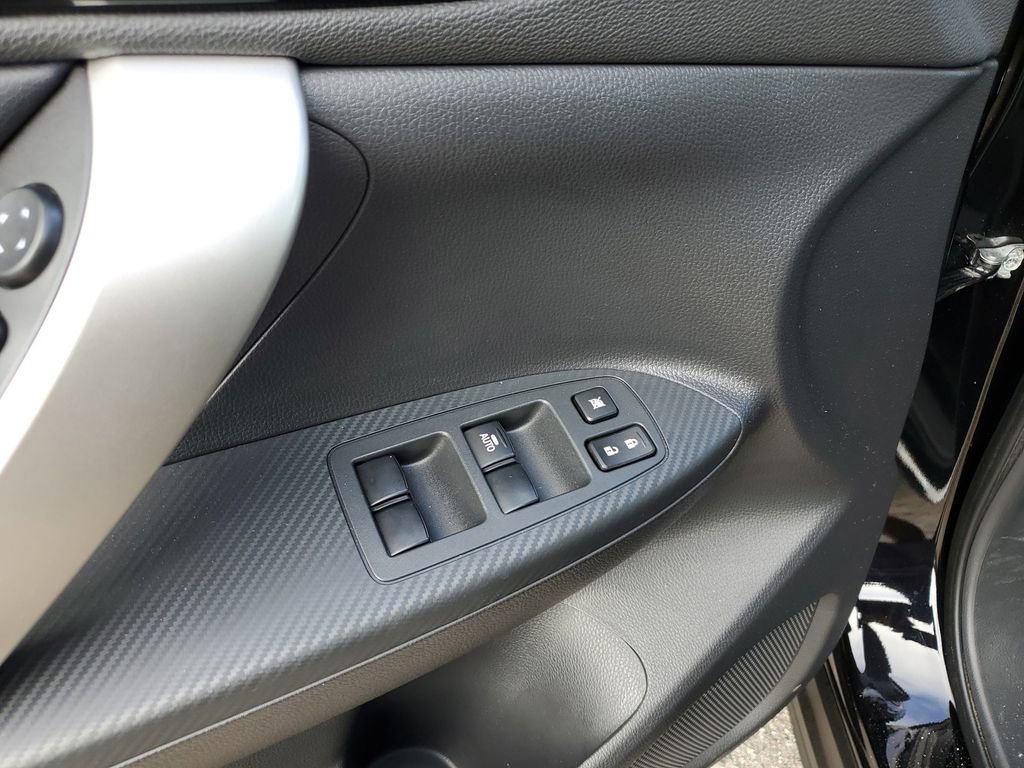 Used 2025 Mitsubishi Eclipse Cross Black Edition image 19