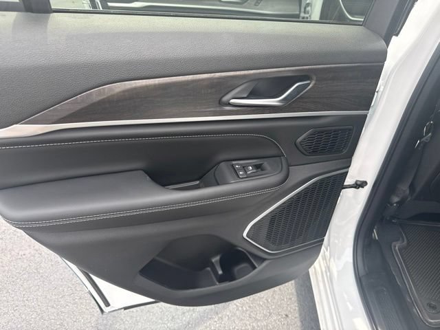 New 2026 Jeep Grand Cherokee Limited AWD/4WD image 37