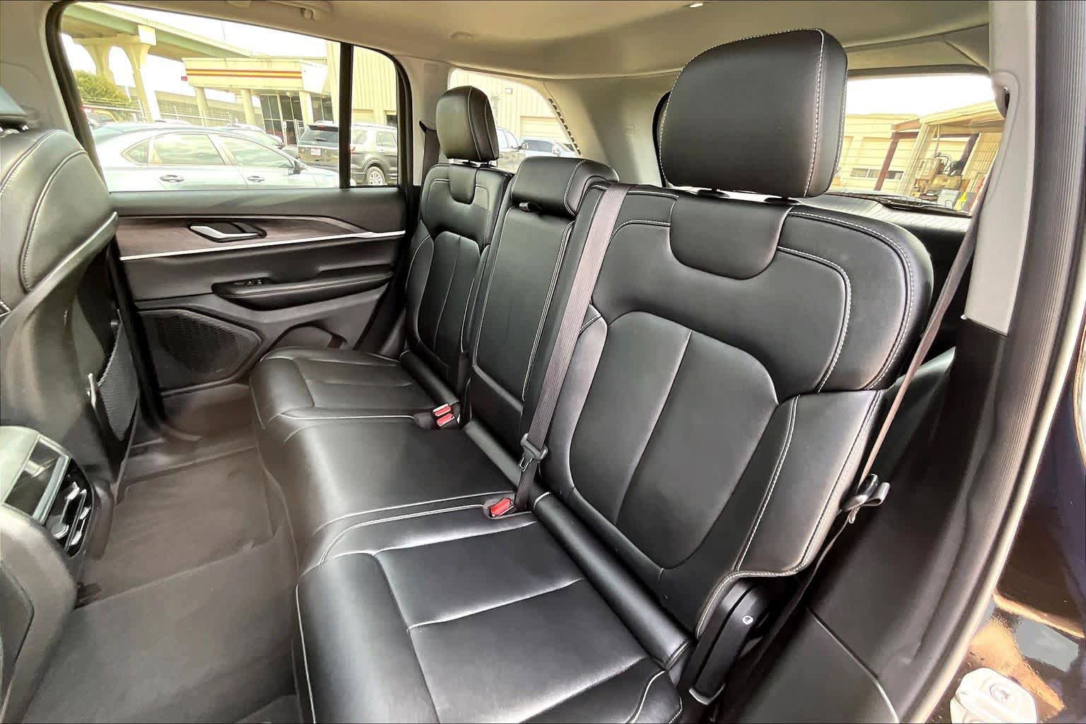 Used 2023 Jeep Grand Cherokee Limited image 20