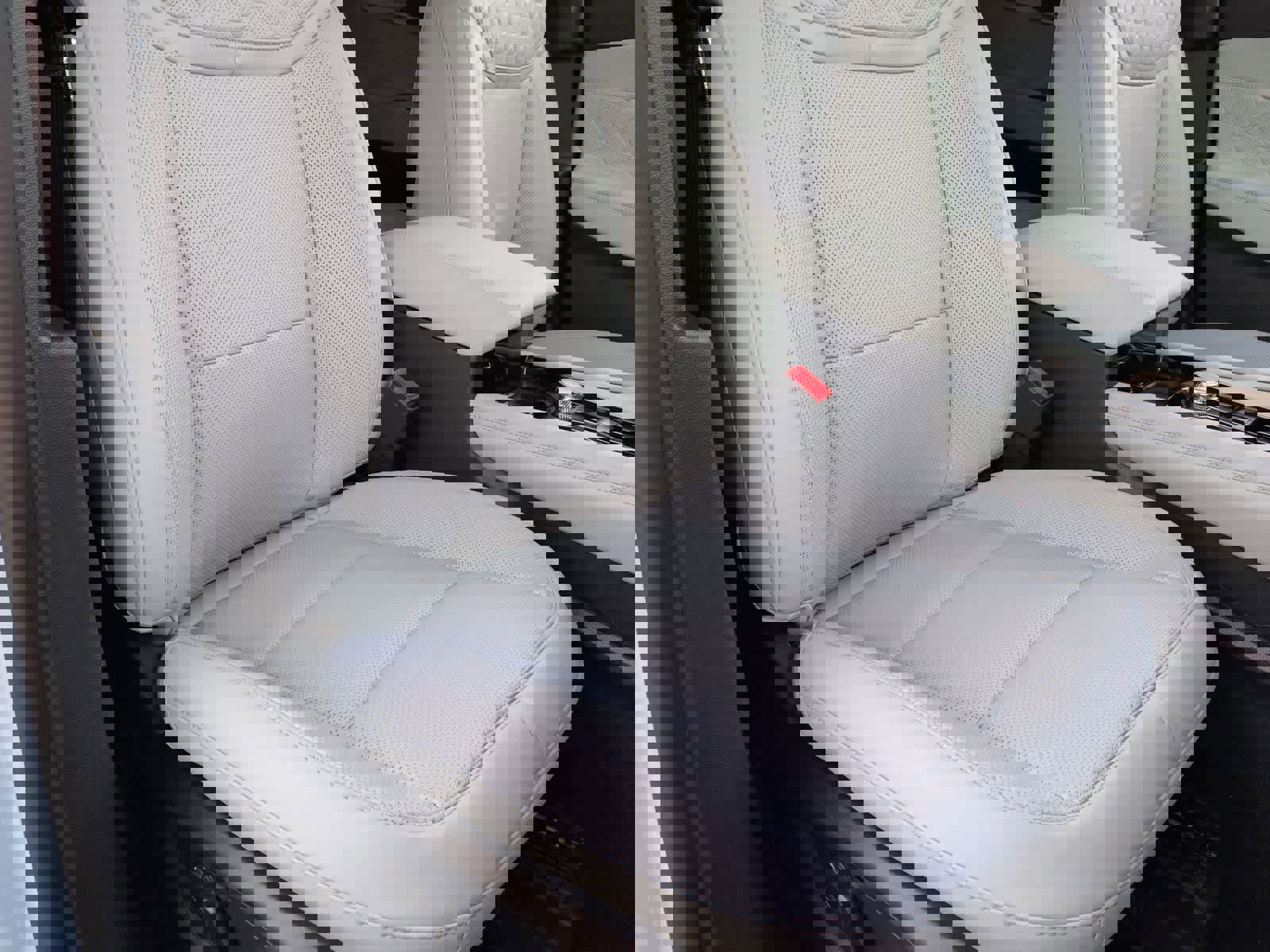 Used 2026 Ford Explorer Platinum w/ LUX Leather Package image 23