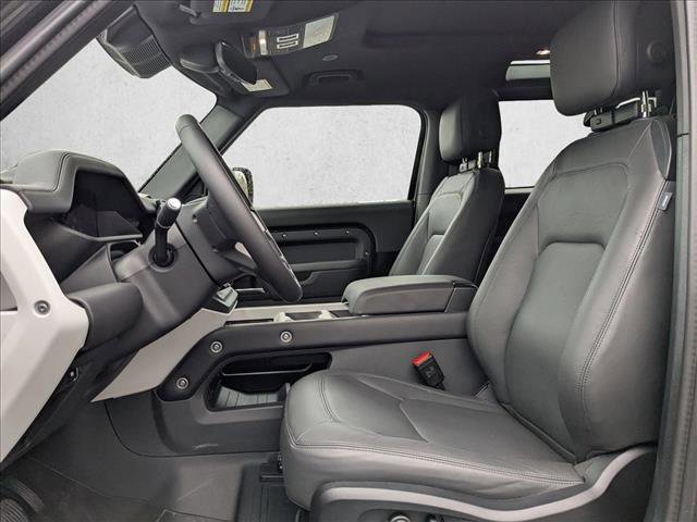 New 2025 Land Rover Defender 90 X-Dynamic SE image 4