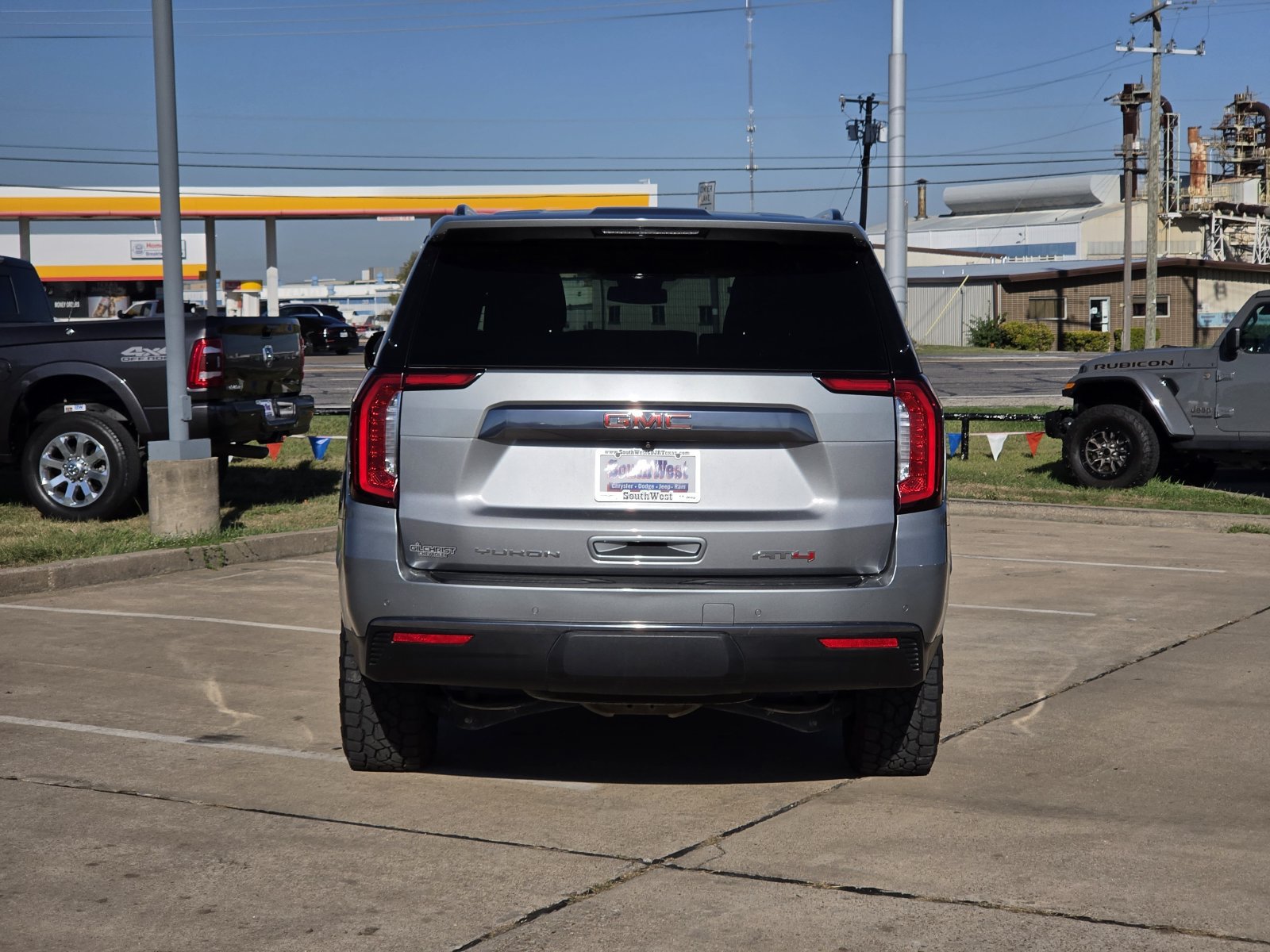 Used 2024 GMC Yukon AT4 AWD/4WD image 8