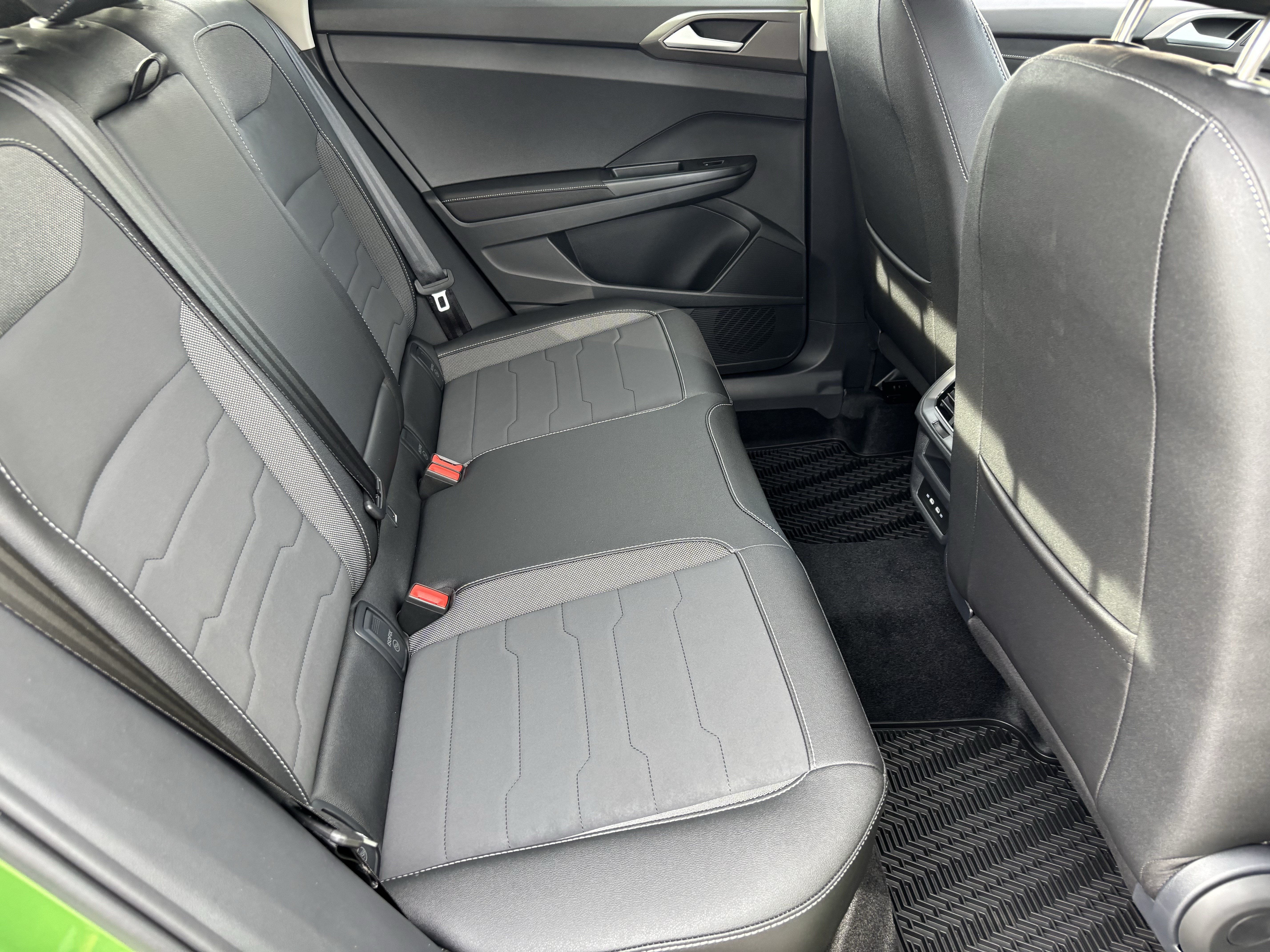 New 2026 Volkswagen Taos SE FWD image 10