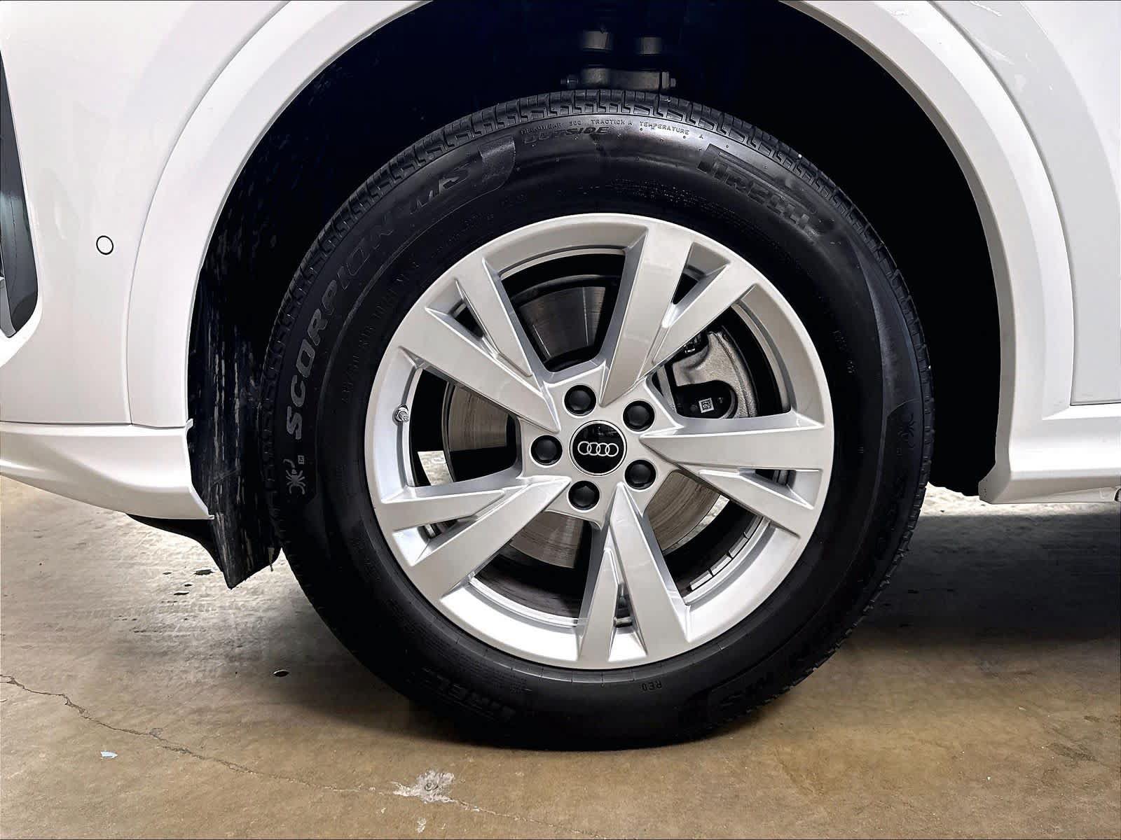 Certified 2025 Audi Q5 Premium AWD/4WD image 12