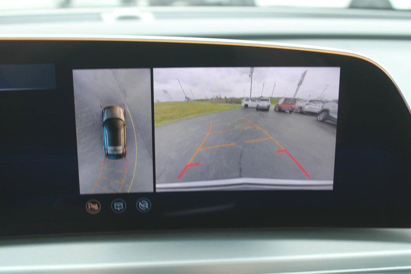 Used 2025 Cadillac Lyriq Luxury w/ LPO, Floor Liner Package AWD/4WD image 20