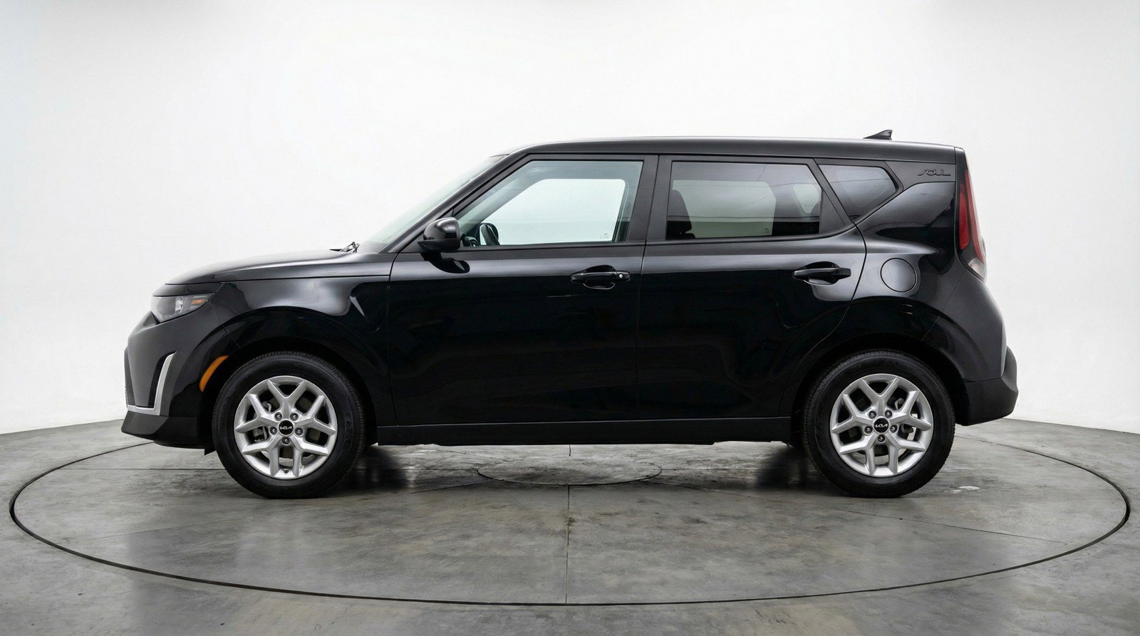 Used 2025 Kia Soul LX w/ LX Technology Package FWD image 5