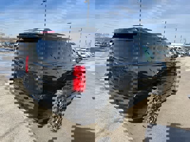 Used 2018 Chevrolet Tahoe Premier image 16