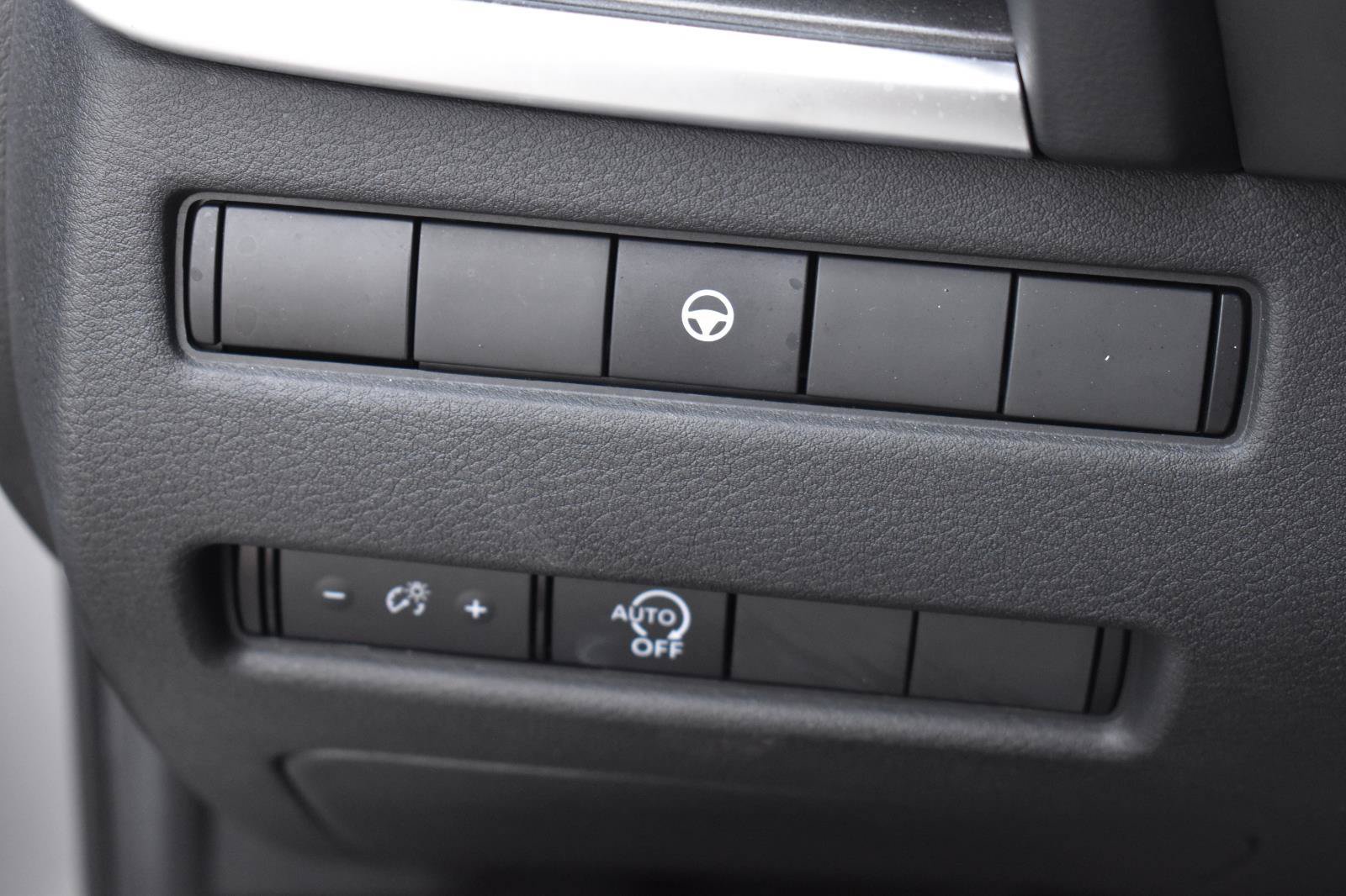 Used 2023 Nissan Rogue SV FWD image 40