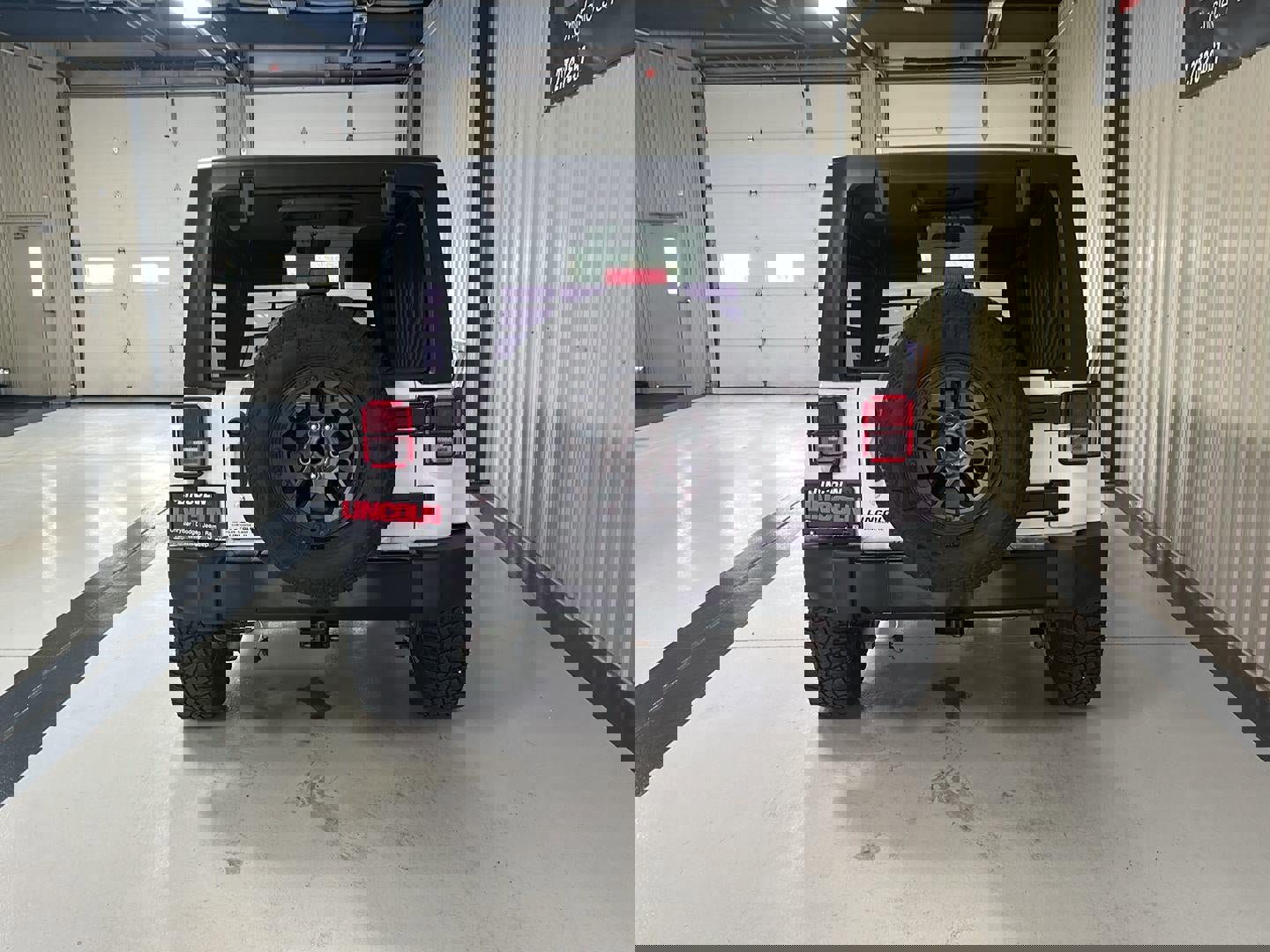 Used 2018 Jeep Wrangler Unlimited Sahara image 8