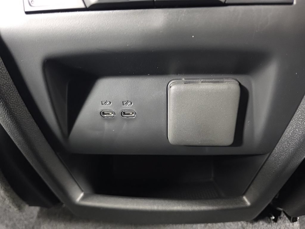 New 2027 Chevrolet Traverse RS w/ LPO, Floor Liner Package FWD image 39
