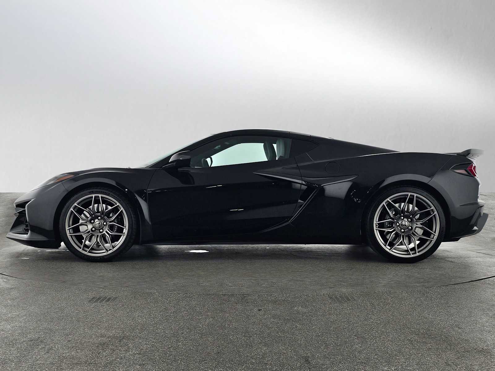Used 2024 Chevrolet Corvette Z06 image 4