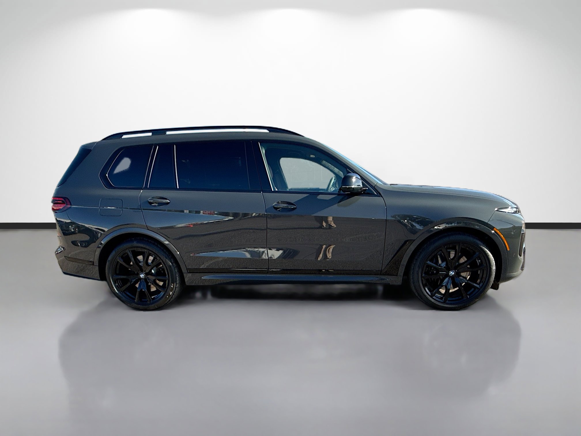 New 2026 BMW X7 M60i image 2