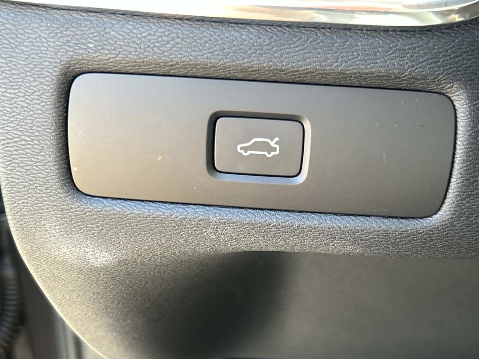 Certified 2024 Volvo XC60 B5 Core w/ Protection Package Premier image 22