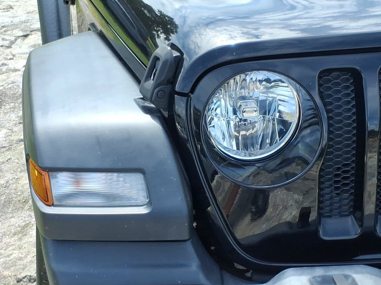 Used 2018 Jeep Wrangler Sport AWD/4WD image 3