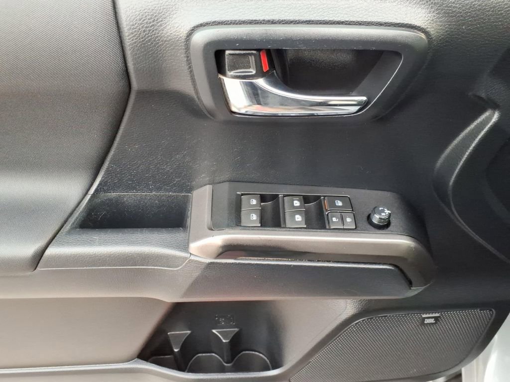 Used 2019 Toyota Tacoma TRD Off-Road w/ TRD Premium Off Road Package image 17