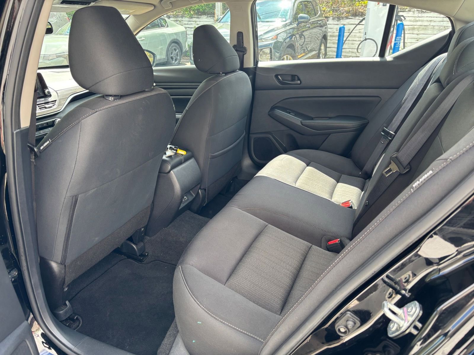 Used 2025 Nissan Altima 2.5 SV FWD image 39