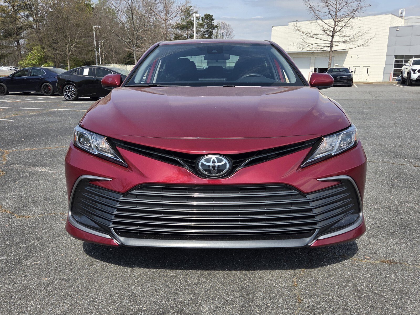 Used 2022 Toyota Camry LE image 2
