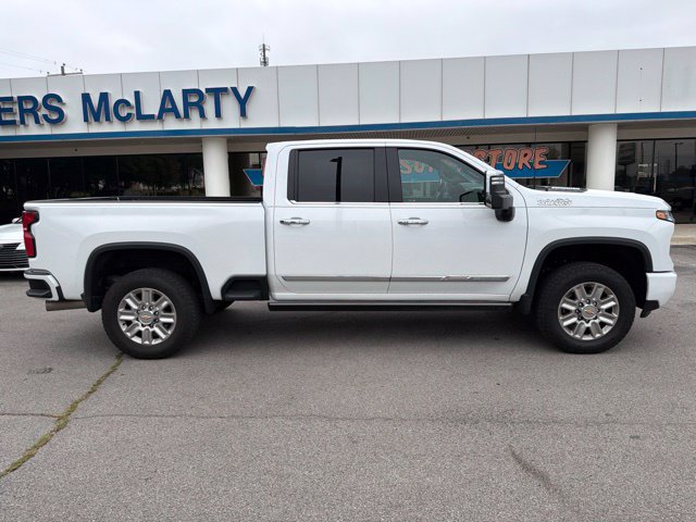 Used 2024 Chevrolet Silverado 2500 High Country AWD/4WD image 2