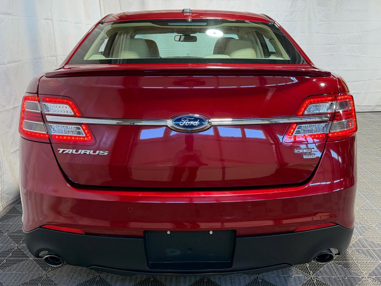 Used 2015 Ford Taurus SEL w/ Equipment Group 201A AWD/4WD image 8