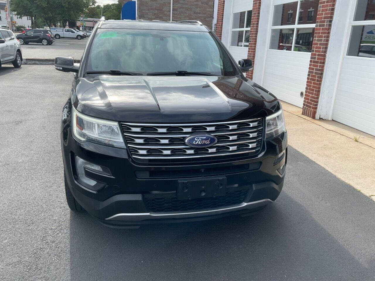 Used 2016 Ford Explorer Limited image 3