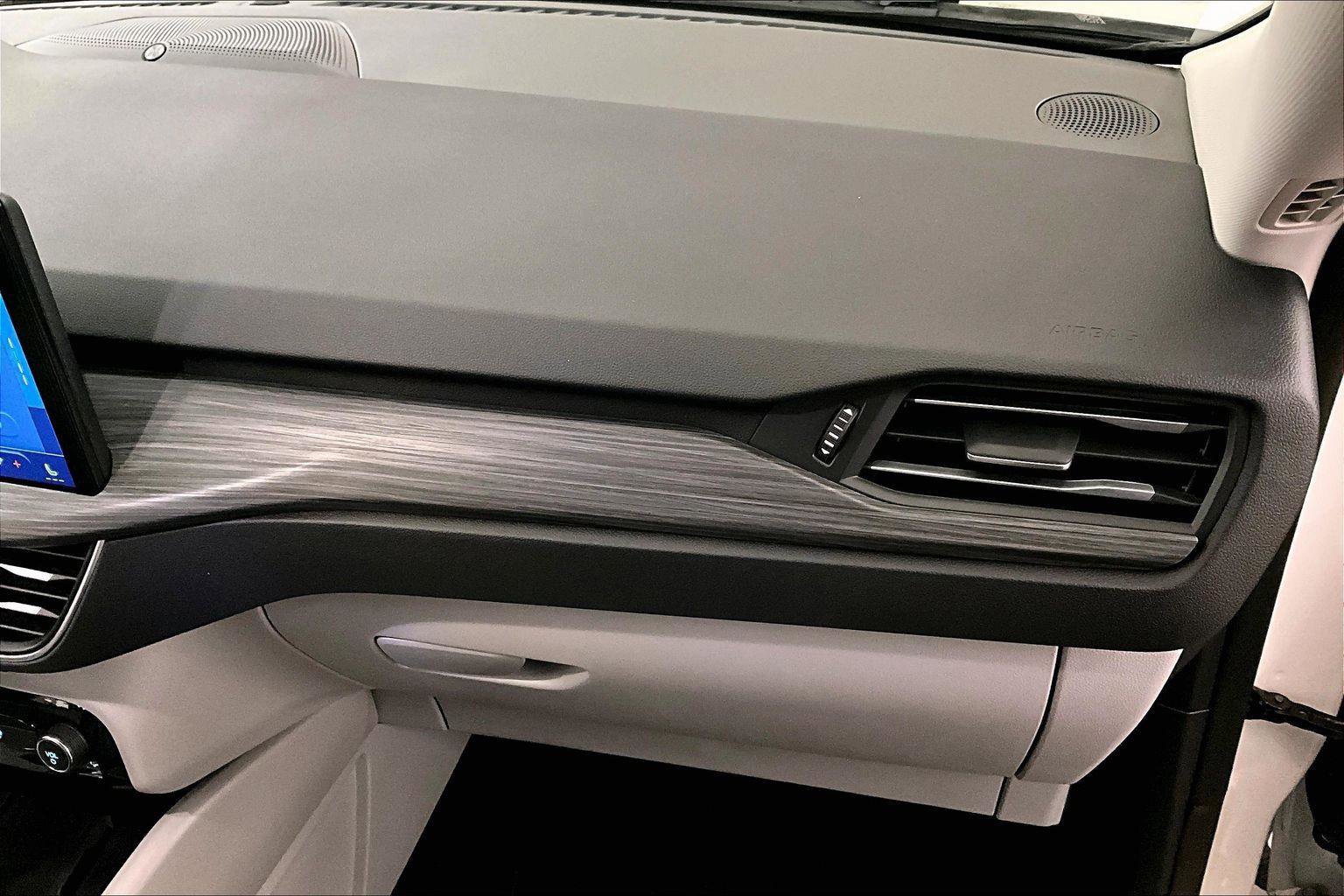 Used 2025 Ford Escape SE w/ PHEV Premium Package image 15