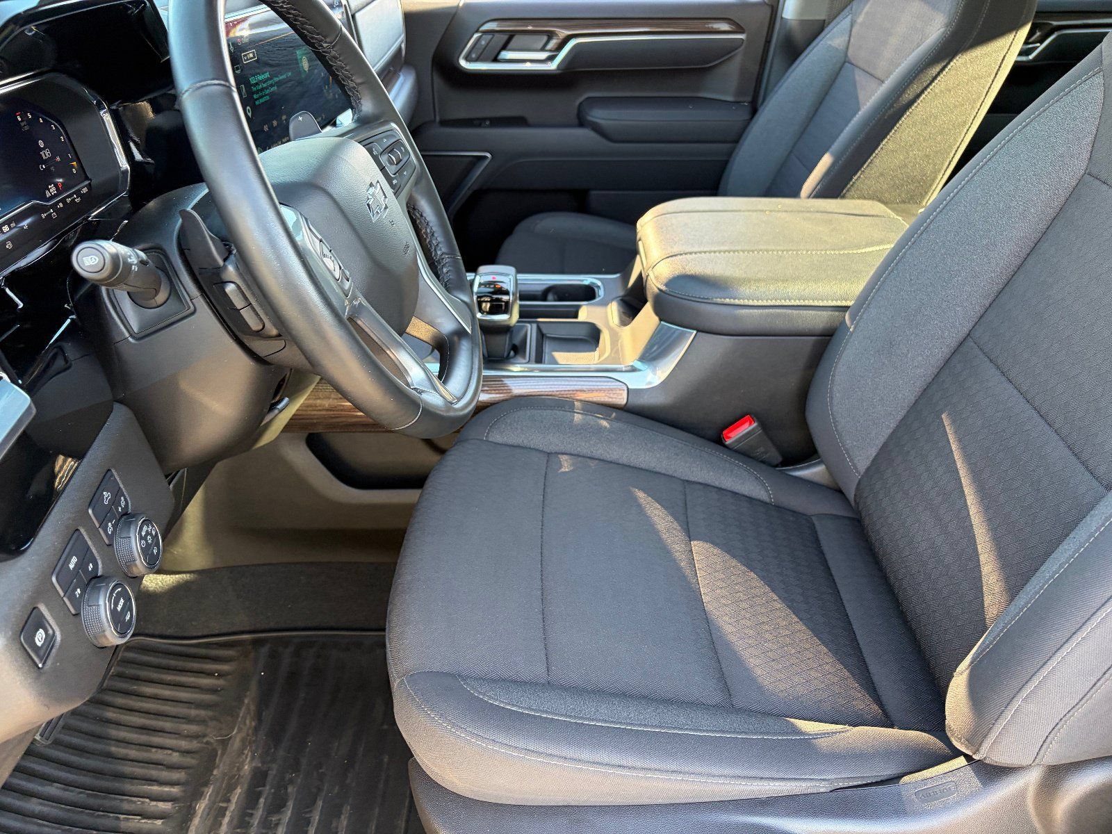 Certified 2025 Chevrolet Silverado 1500 RST AWD/4WD image 20