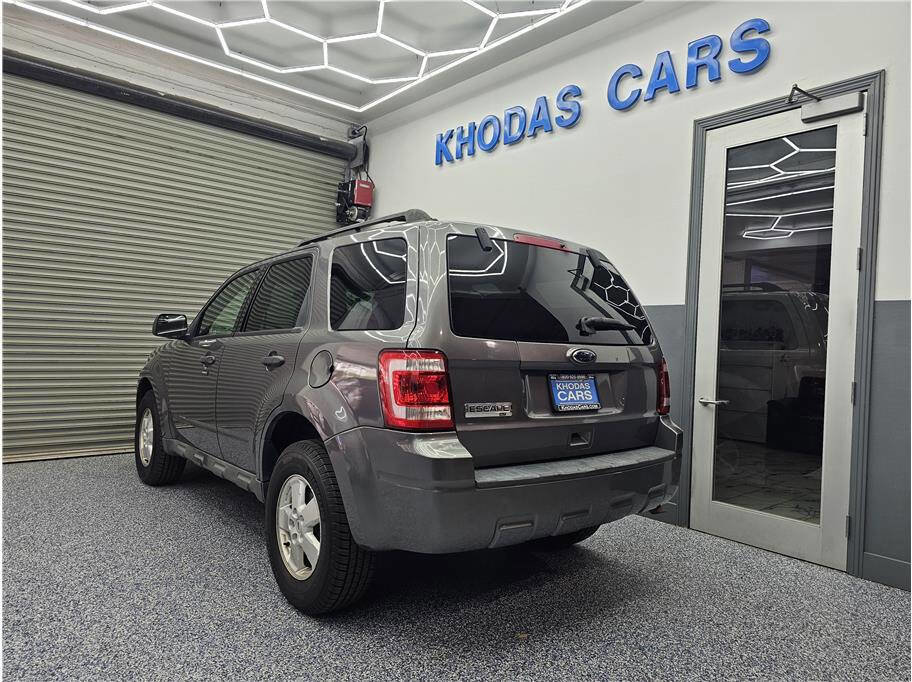 Used 2010 Ford Escape XLT image 3