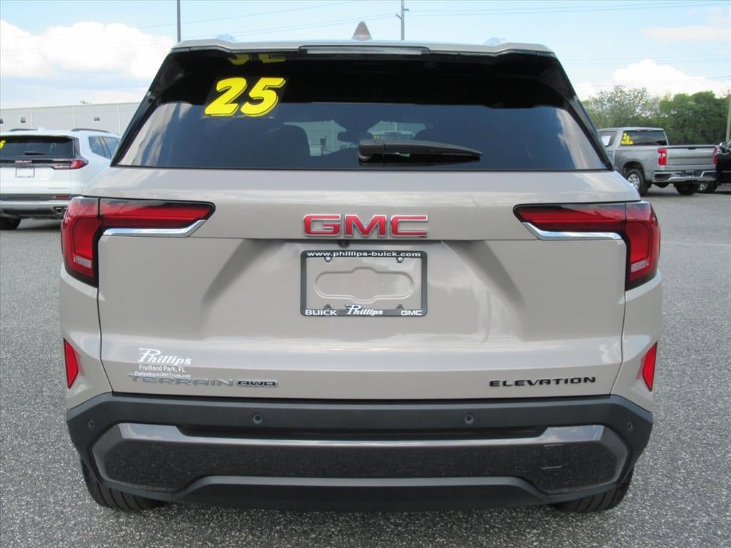 Used 2025 GMC Terrain Elevation w/ Elevation Premium Package AWD/4WD image 5
