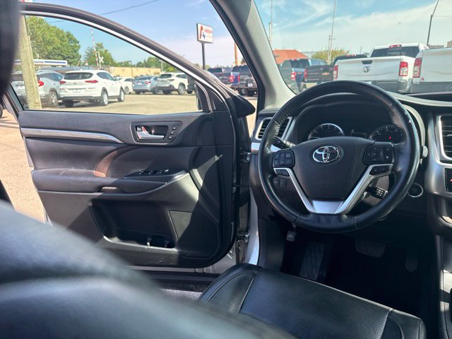 Used 2017 Toyota Highlander Limited Platinum w/ Carpet Mat Package AWD/4WD image 20