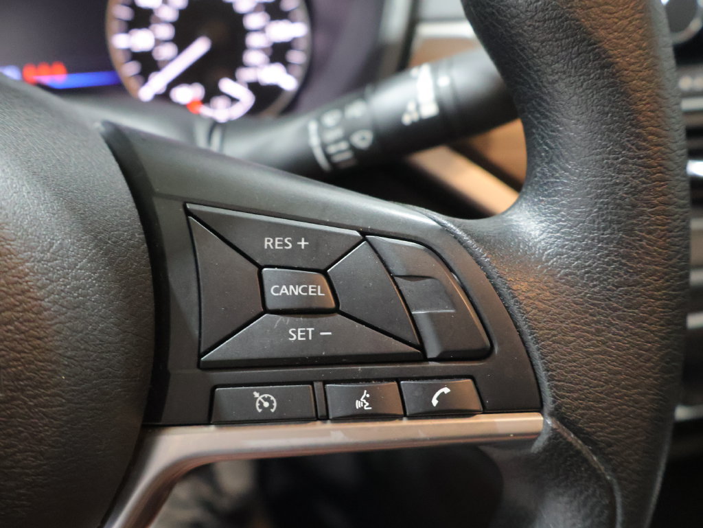 Used 2025 Nissan Altima 2.5 SV FWD image 34