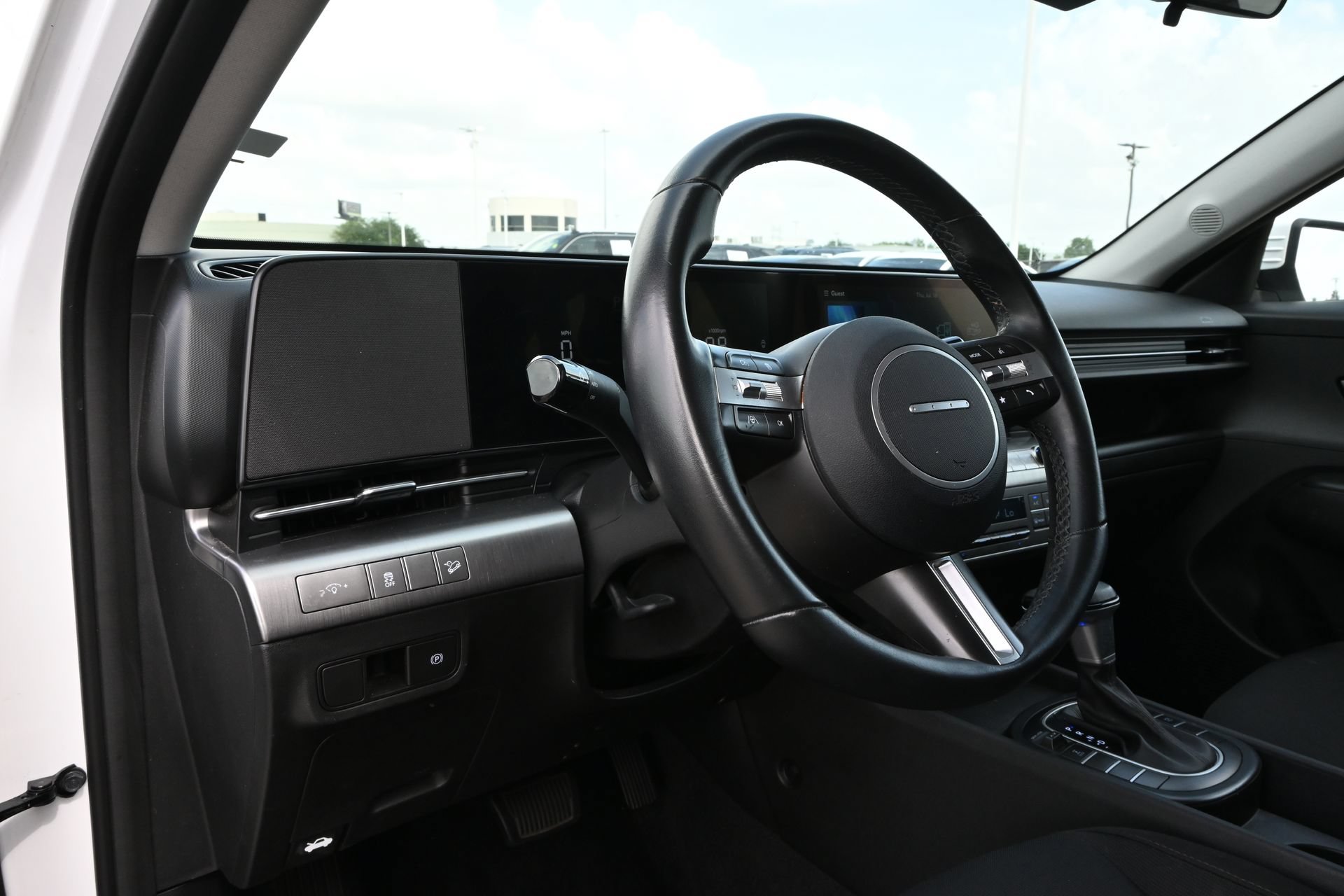 Used 2025 Hyundai Kona SEL AWD/4WD image 16