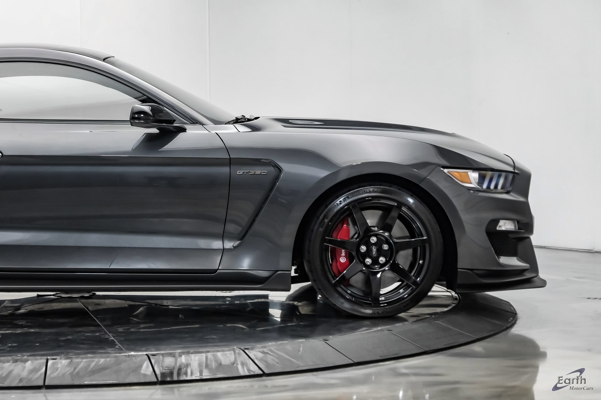 Used 2020 Ford Mustang Shelby GT350R w/ GT350R Equipment Group 920A RWD image 23