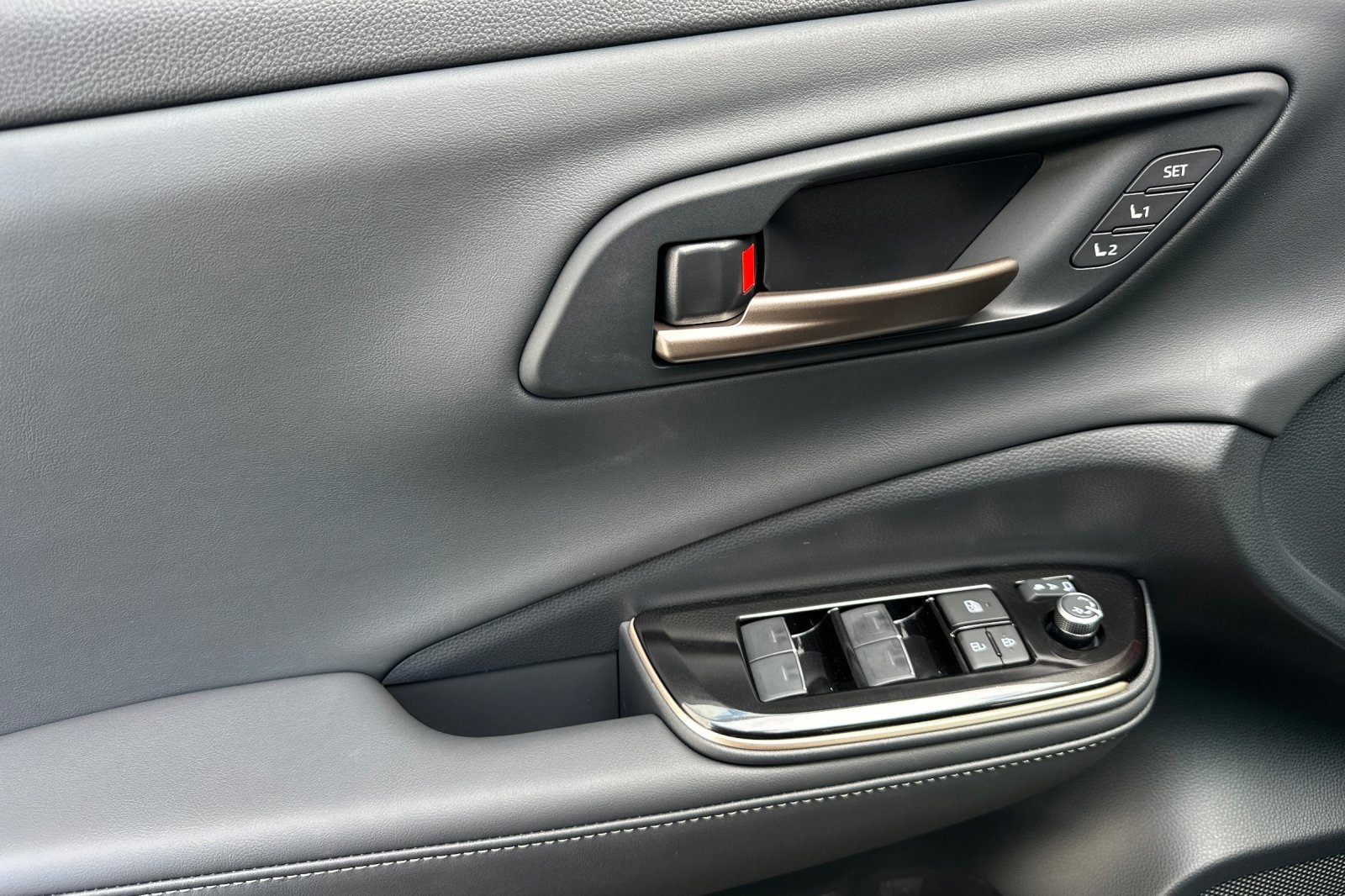 New 2025 Toyota Crown Signia image 11