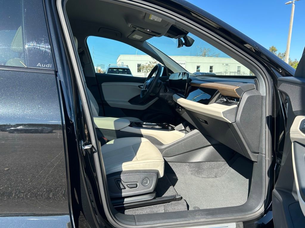 Used 2025 Audi Q6 e-tron Premium w/ Convenience Package image 44