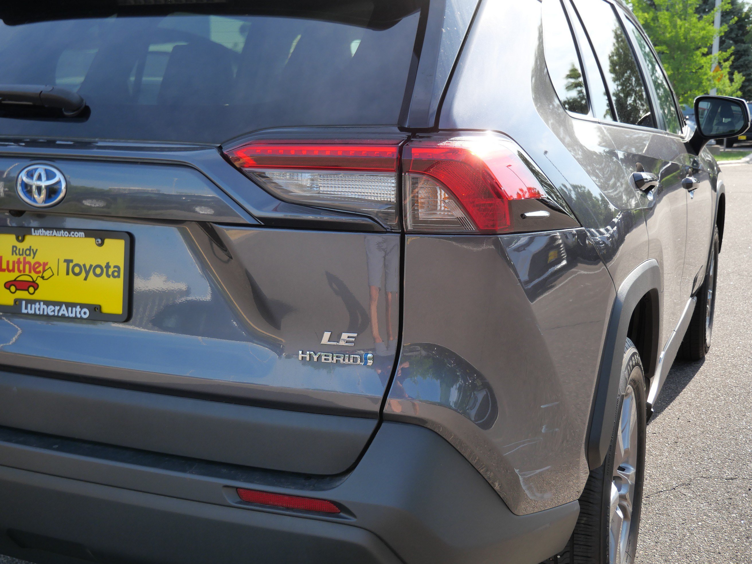 Certified 2022 Toyota RAV4 LE AWD/4WD image 18