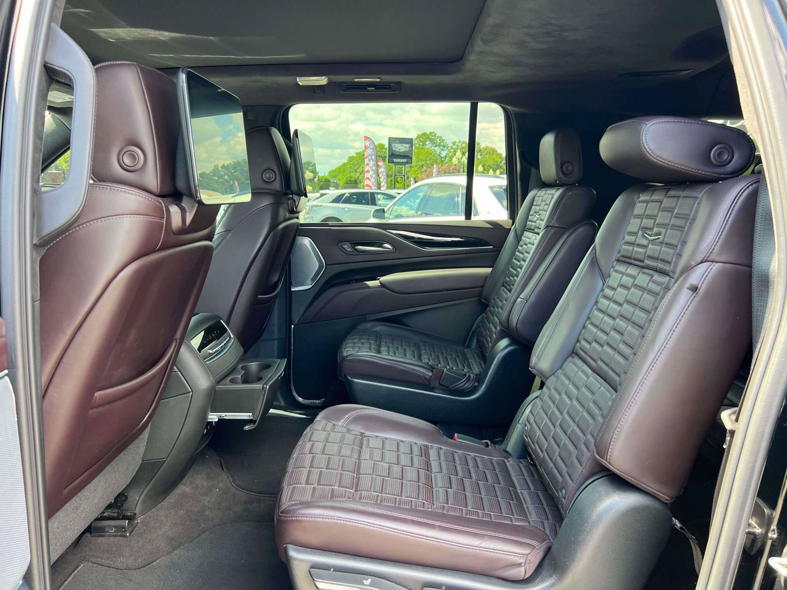 Certified 2023 Cadillac Escalade ESV Sport Platinum AWD/4WD image 11